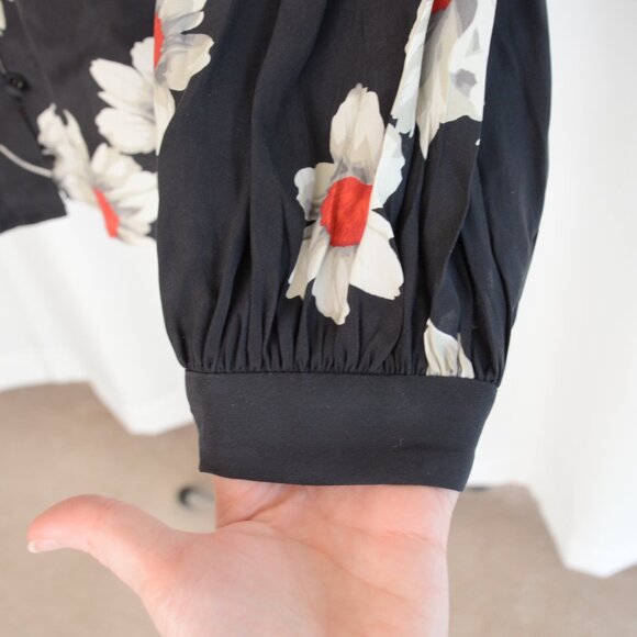 Equipment 100% Silk Cornelia Bold Floral Print Black Blouse Sz M - Picture 7 of 8